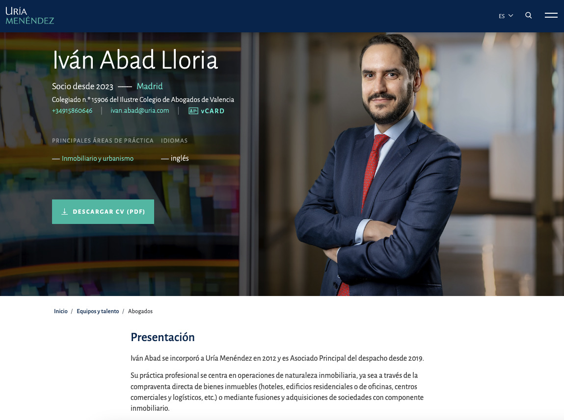 Ejemplo de una página que muestra las credenciales de un abogado