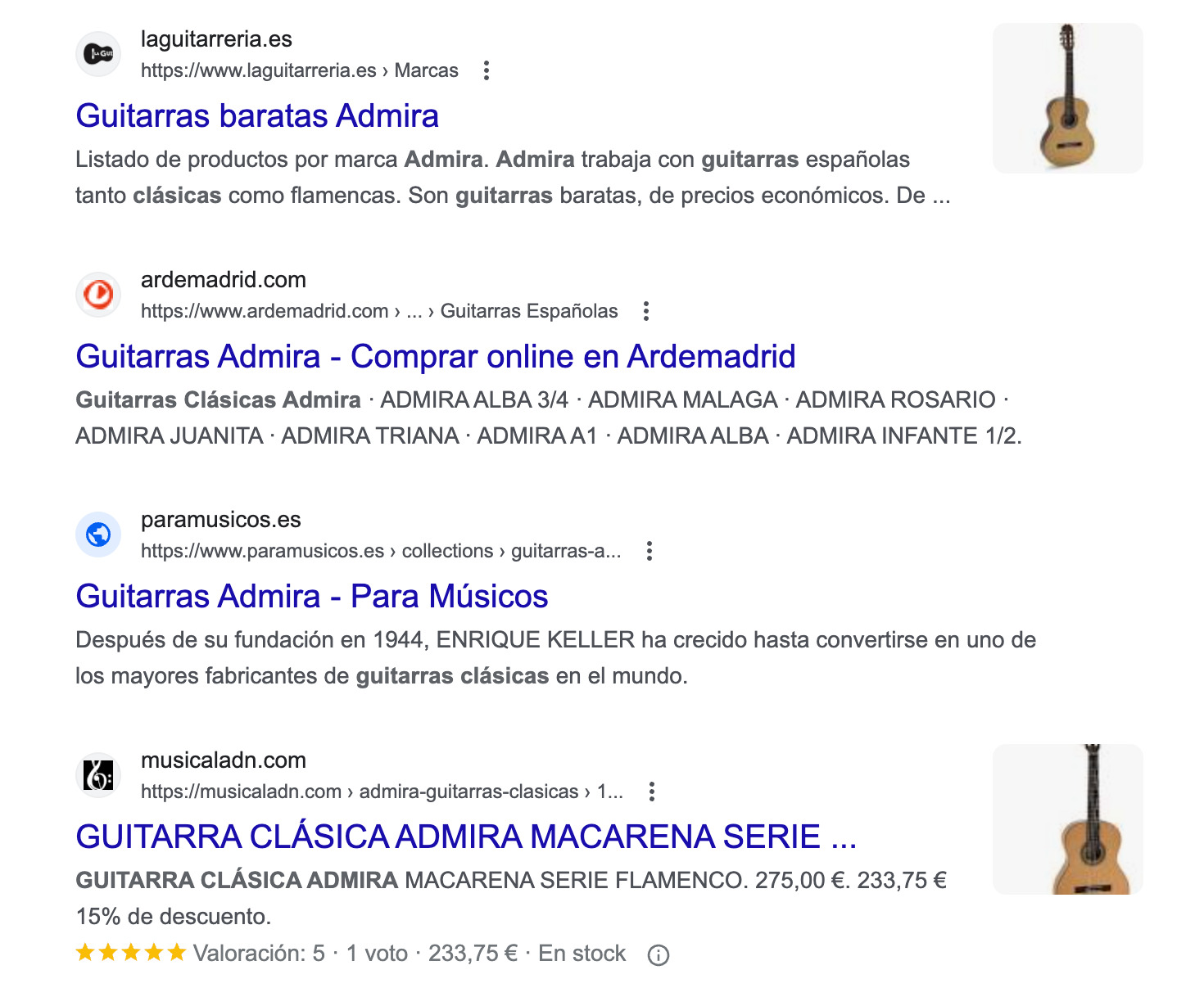 Ejemplo de imágenes y reseñas encontradas bajo varios resultados en una SERP de Google
