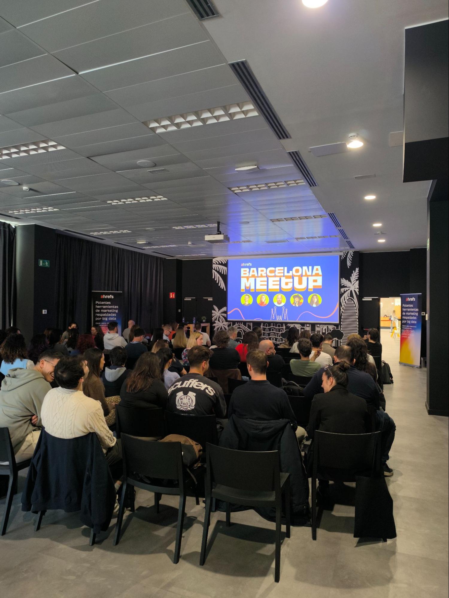 Comienzo de las presentaciones en Ahrefs Barcelona Meetup