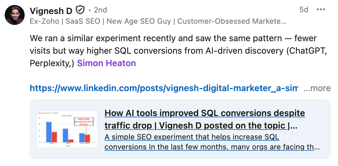 Captura de pantalla de un comentario de LinkedIn de Vignesh D confirmando resultados similares de menos visitas pero mayores conversiones de Leads Calificados para Ventas (SQL) provenientes de descubrimientos impulsados por IA como ChatGPT.