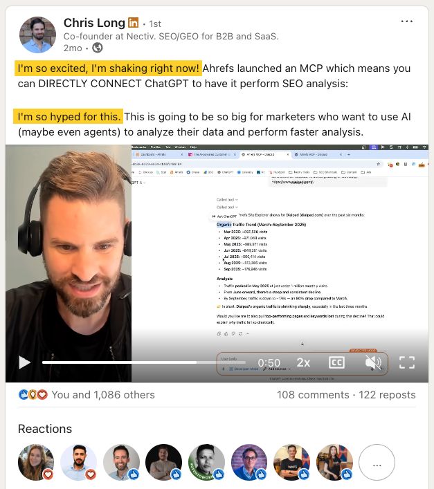 Publicación en LinkedIn de Chris Long anunciando el lanzamiento del MCP de Ahrefs para conectar ChatGPT y realizar análisis SEO, con una captura de pantalla de vídeo que muestra datos analíticos.