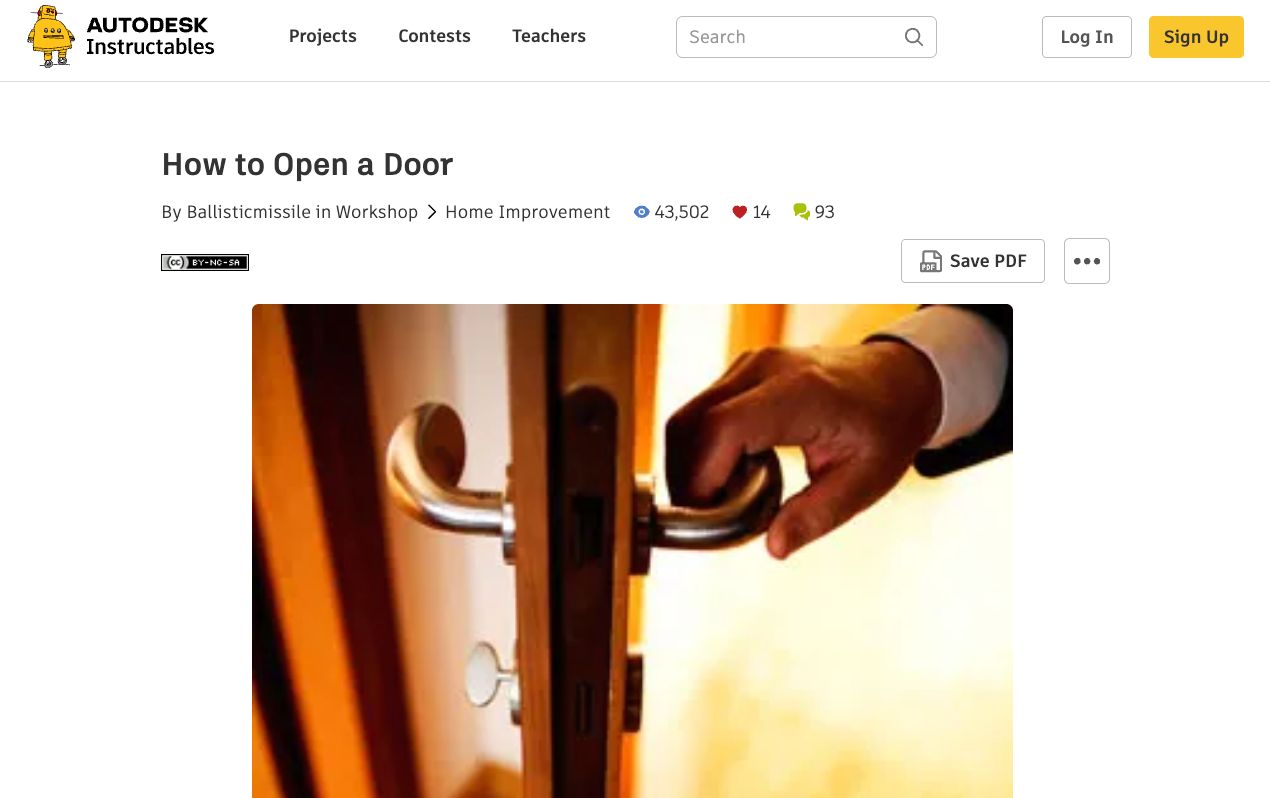 Una interfaz de usuario de Instructables titulada "Cómo abrir una puerta", que muestra una mano agarrando el pomo de una puerta moderna.