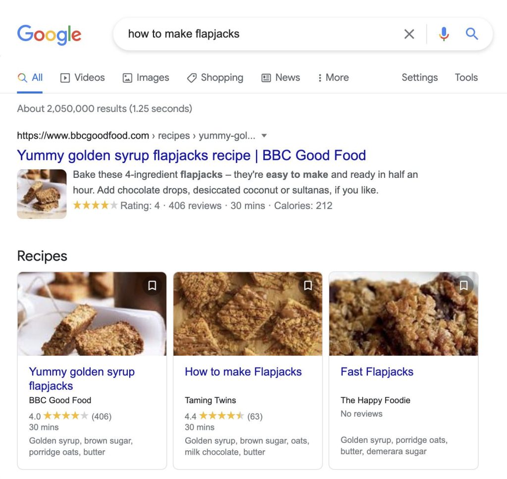 "イギリスで「フラップジャックの作り方」を検索した際に表示される、レシピ記事や動画、画像付きカードが並んだパーソナライズされた Google 検索結果ページ
"
