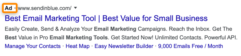 有料検索結果がオーガニック検索結果の前後に表示される例で、広告には「Ad（広告）」マークが付いていることを示すGoogle SERPのスクリーンショット。