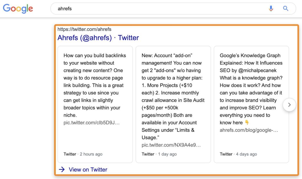 ツイートボックスで「ahrefs」を検索し、クエリに関連する公式Twitter（X）アカウントや複数アカウントの人気ツイートがカルーセル形式で表示される様子を示す図。
