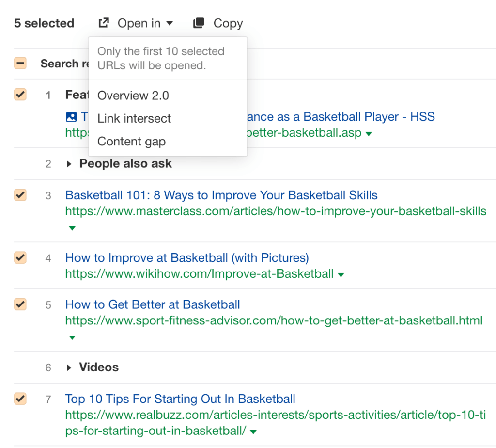 Ahrefs の Keywords Explorer でターゲットトピックの SERP 概要と、上位ページを選択して「コンテンツギャップ」機能を開く手順を示した画面のスクリーンショット