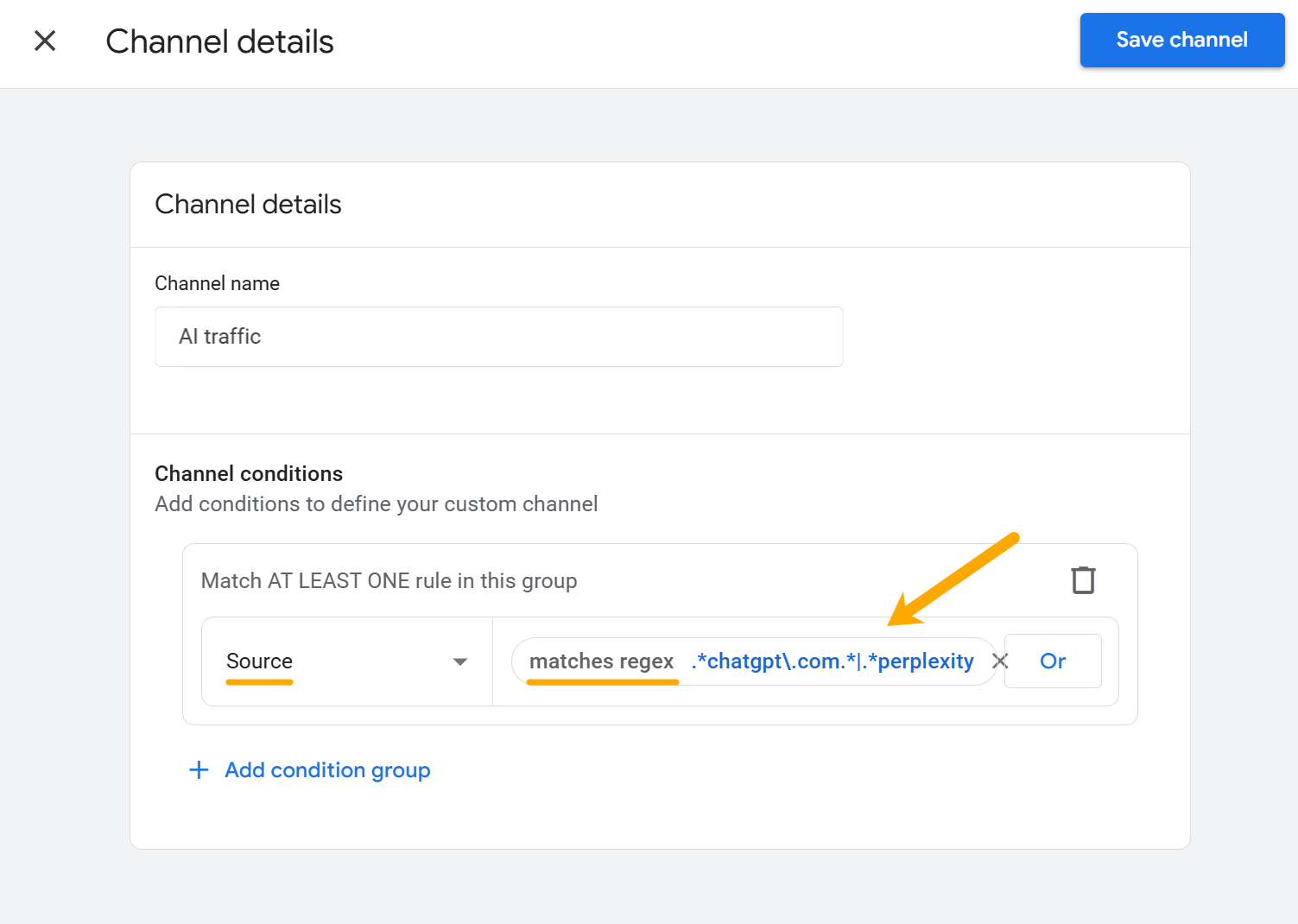 「AI トラフィック」というカスタムチャネルを設定する Google アナリティクスのインターフェース。「チャネル条件」で、chatgpt.com または perplexity を含むソースにマッチする正規表現ルールが適用されています。このルールは「ソースが正規表現に一致」で定義されています。矢印は正規表現の入力フィールドを指しています。
