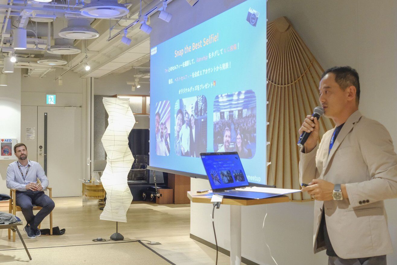 新宿で 5 月 22 日に行われた Ahrefs 初の日本ユーザーミートアップの様子。司会進行を務める Taka さん