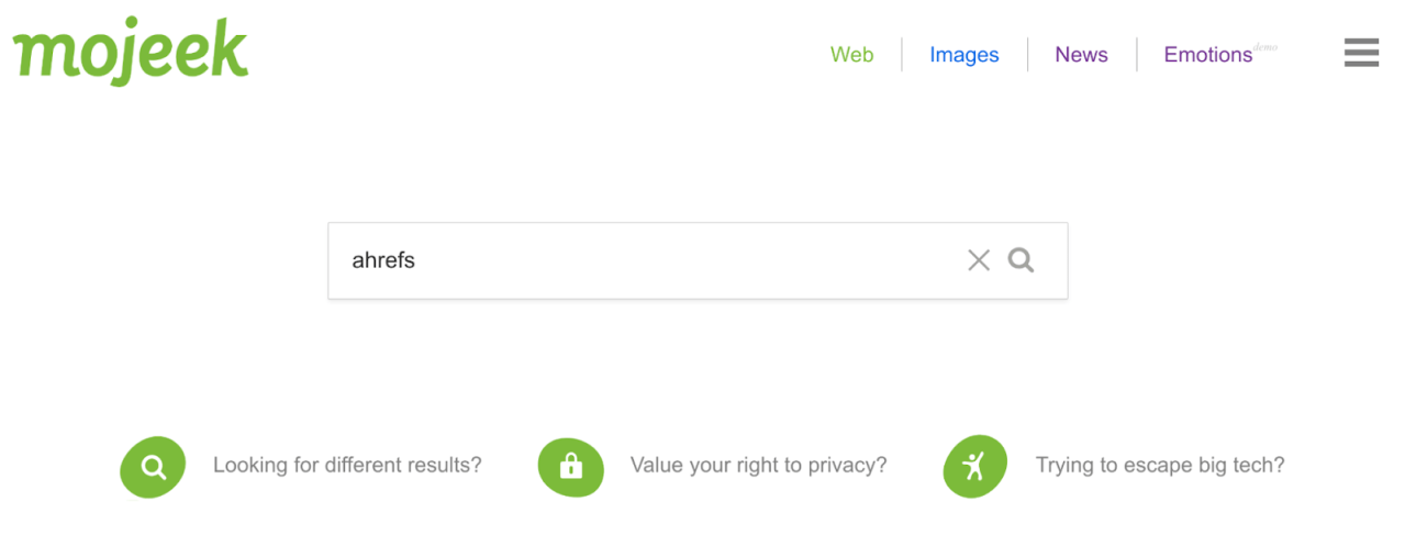 Mojeekのトップページと検索バーの表示例