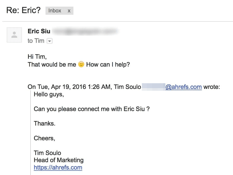一般的な問い合わせフォームやメールアドレスを使ってコンタクトを取る例