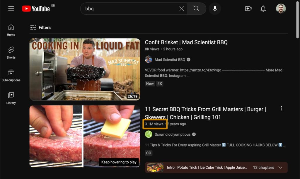YouTubeやTikTokで人気の動画を検索して視聴数を確認している画面のスクリーンショット。