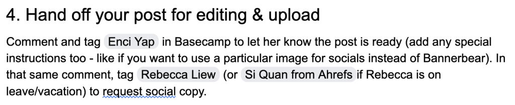 ライターが編集、画像デザイン、アップロードなどのタスクを他のチームメンバーに割り当てるための指示をまとめた、簡単なGoogleドキュメントの抜粋画面。