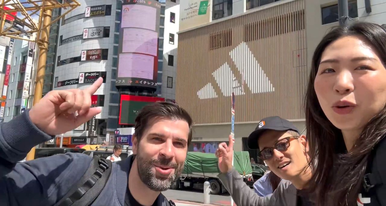 4 月 22 日、エイチレフスの巨大広告が
KEIO MIRARERU VISION 渋谷メガウォールに!